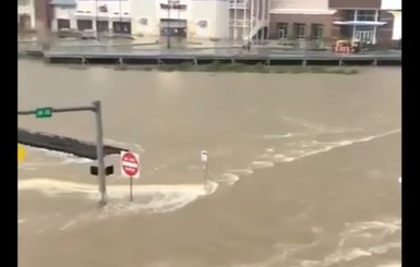 Ураган в США: улицы Хьюстона затоплены, началась массовая эвакуация  
