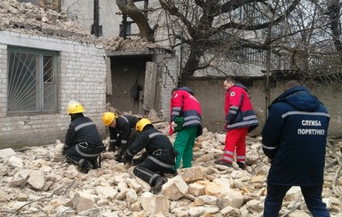 В Херсонской области спасатель погиб под завалами обрушившегося здания
