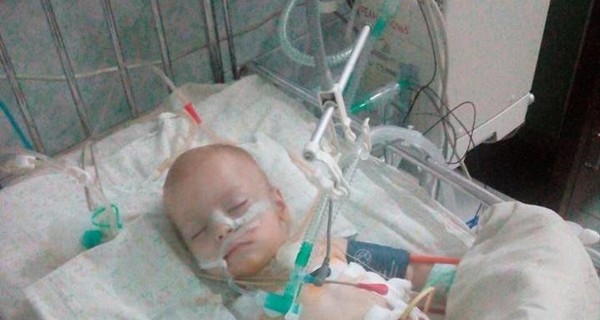 В Челябинске врачи спасли 11-месячную малышку, проглотившую хорошо заряженную батарейку