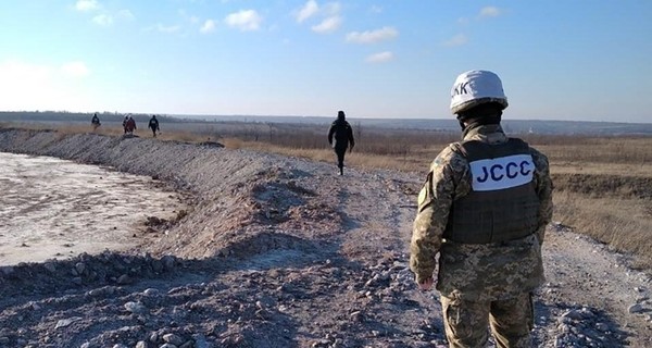 В результате обстрела на Донбассе погиб еще один украинский военный