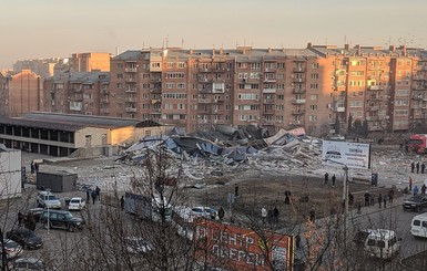 Во Владикавказе произошел взрыв в торговом центре: здание полностью уничтожено