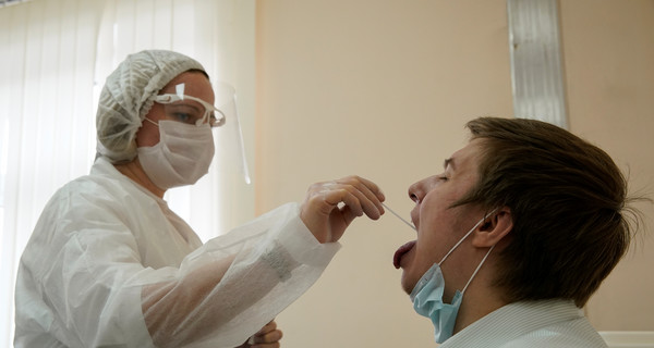 Коронавирус в Украине: за 24 часа детей заболело почти в два раза больше, чем медиков