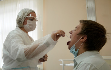 Коронавирус в Украине: за 24 часа детей заболело почти в два раза больше, чем медиков