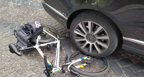 Во Львове будут судить таможенника, который при бегстве проехался по ноге полицейского