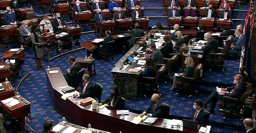 В Сенате США сторона обвинения изложила аргументы против Трампа, теперь слово за защитой