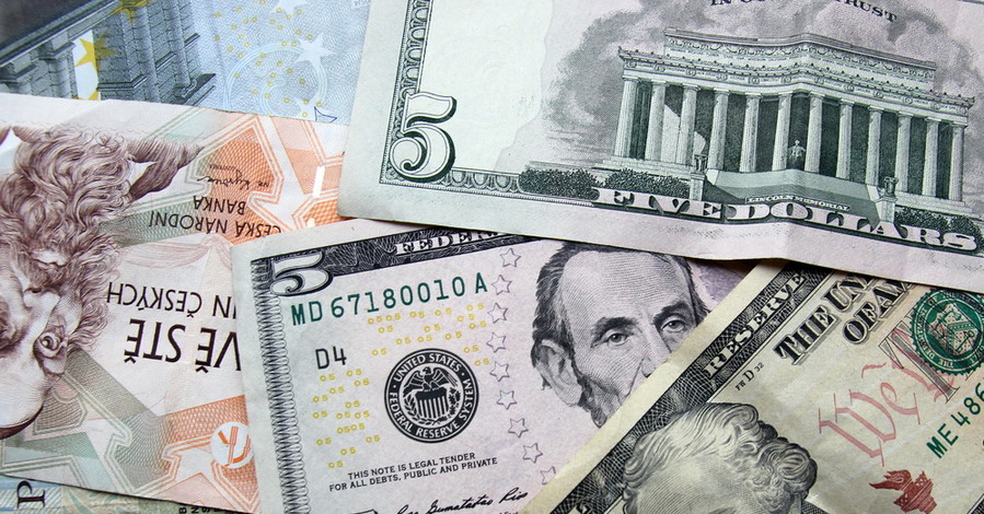 Доллар и евро на выходных рванули вверх