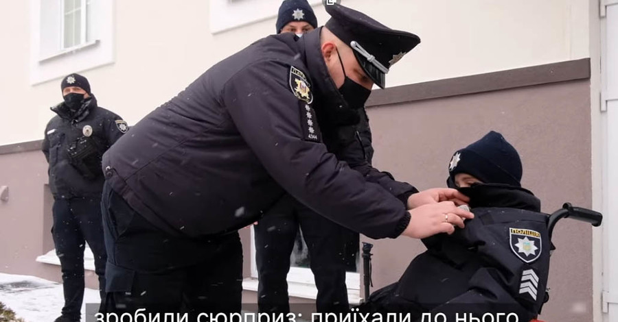 В Черновцах полицейские приняли в свои ряды смертельно больного 10-летнего мальчика