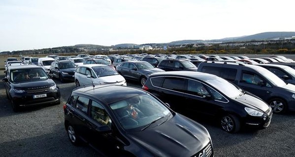 Украинцам разрешили регистрировать купленные машины прямо в автосалонах