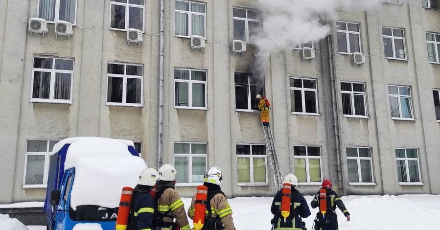 В Ровно произошел пожар в здании ОГА