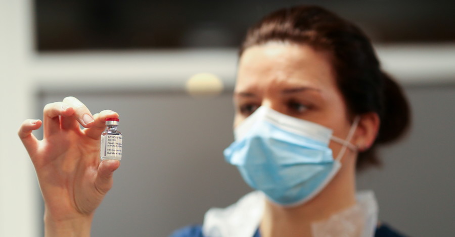 Шмыгаль: вакцина Pfizer ожидается в начале марта