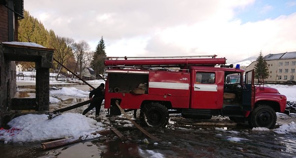 В Карпатах - высокая снеголавинная опасность, а на Закарпатье готовятся к потопу