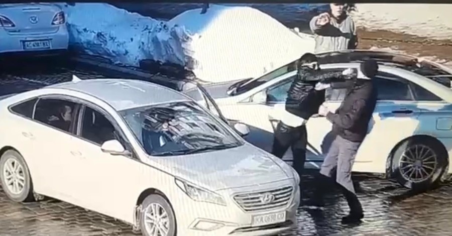 В Киеве взяли под стражу водителя, который убил ударом в челюсть пешехода