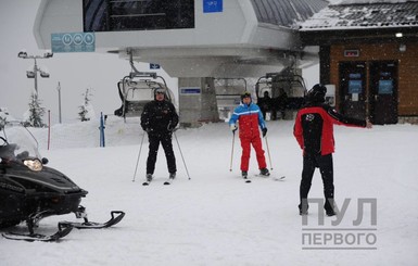 Лукашенко анонсировал белорусскую вакцину от ковида и отправился кататься с Путиным на лыжах 