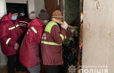 Из девяти квартир в Киеве за раз вывезли 20 тонн мусора