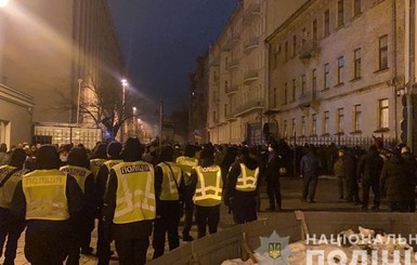 МВД о стычках под Офисом президента: Вакханалия насилия