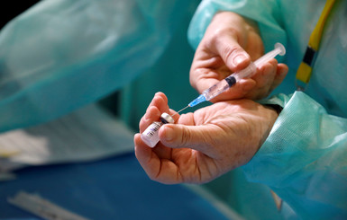 Вакцинация на Житомирщине началась с завотделением городской больницы 