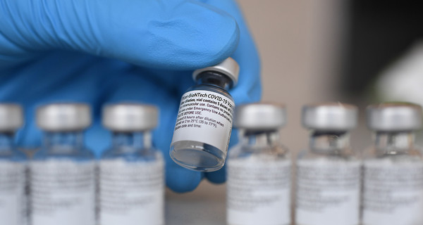 В Украину из США доставят 10 миллионов доз вакцины Pfizer
