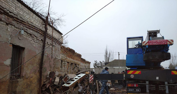 На Николаевщине произошел взрыв на территории школы. Железобетонная плита упала на человека