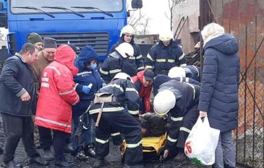 На Николаевщине достали из-под плиты мужчину, которого привалило во время взрыва школьной котельной