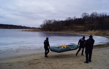 В Запорожье школьники решили пройтись по замерзшему Днепру: один из них погиб