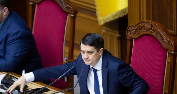 Дмитрий Разумков ушел в отпуск из-за смерти бабушки