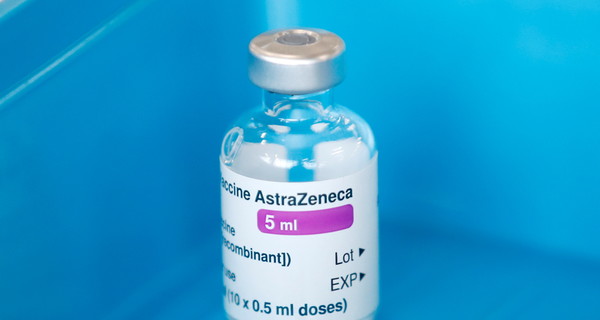 Вакцину AstraZeneca получили почти 10 тысяч украинцев