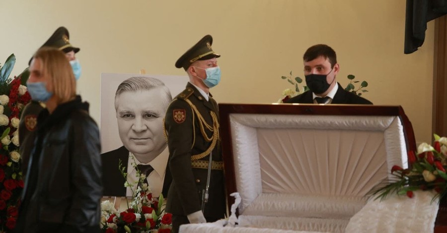На прощание с Анатолием Зленко в Киеве пришли Зеленский, Кулеба и Порошенко 