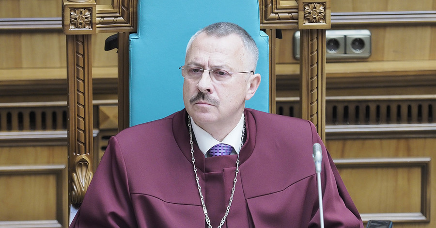 Головатый занял место Тупицкого: судьи на заседании повздорили из-за кресла главы Конституционного суда