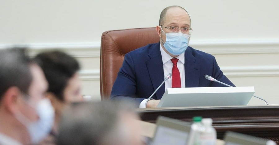 Шмыгаль заявил, что никакого принуждения к вакцинации в Украине быть не может