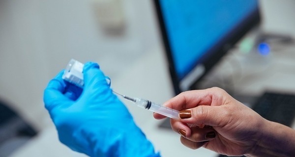 В Украине вакцинировали от коронавируса почти 18 тысяч человек