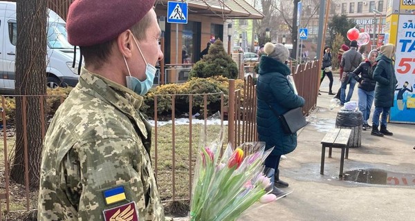 Ветераны АТО поздравили женщин Кривого Рога с праздником весны и женственности