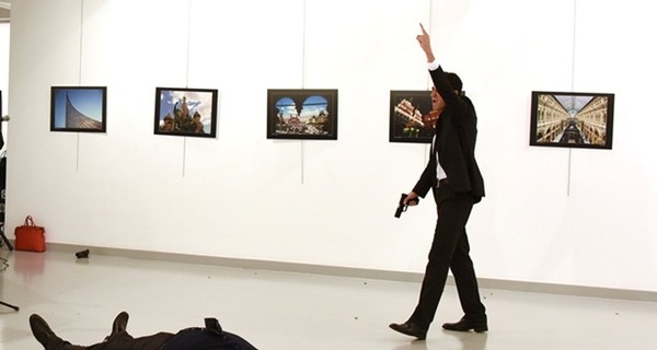 В Турции пять человек получили пожизненные сроки за убийство российского посла на выставке