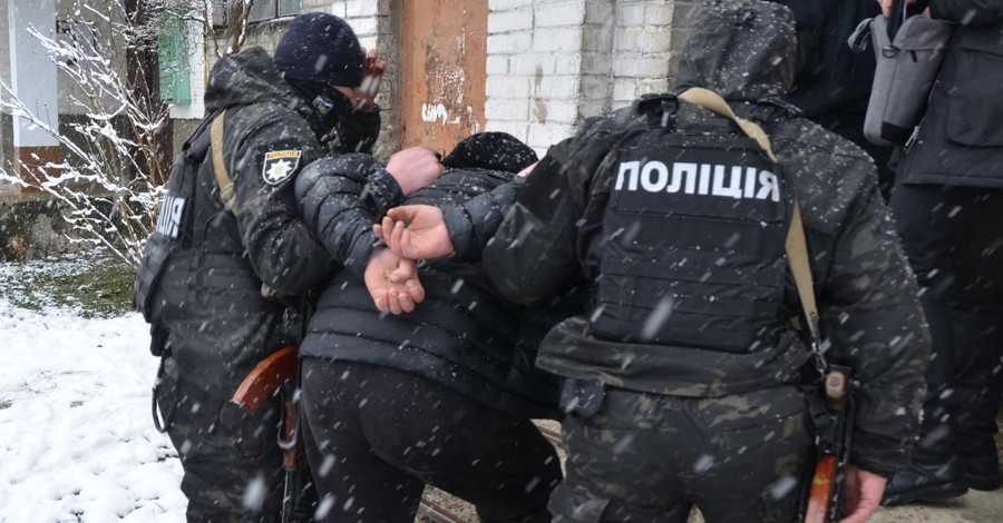 На Львовщине полицейские с погоней и стрельбой задержали водителя-нарушителя