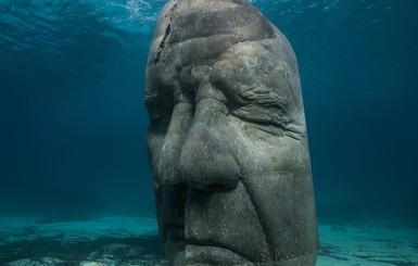 У побережья Канн открыли подводный музей с каменными лицами