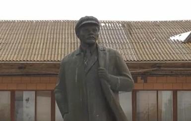 В Николаевской области снесли последний памятник Ленину