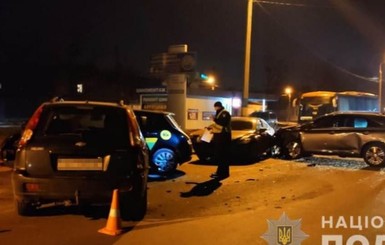 В Харькове столкнулись сразу шесть машин