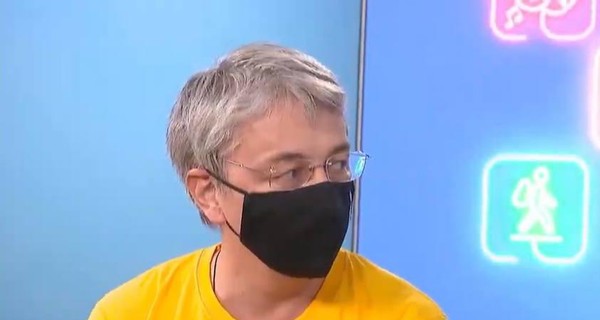 Ткаченко вторым из Кабмина вакцинировался от коронавируса: в прямом эфире на форуме 