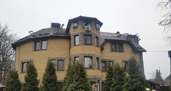 В Киеве на Подоле спасатели полтора часа тушили трехэтажный дом престарелых