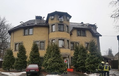 В Киеве на Подоле спасатели полтора часа тушили трехэтажный дом престарелых