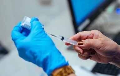 Кабмин хочет освободить производителей COVID-вакцин от любой ответственности за последствия прививок