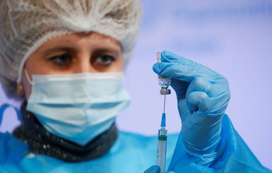 Больше половины жителей Украины не хотят вакцинироваться от коронавируса - не доверяют Covishield