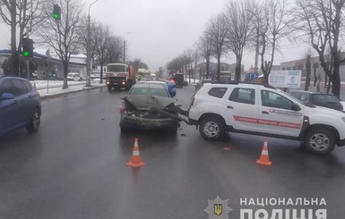 В Тернополе попал в ДТП автомобиль, перевозивший вакцину от коронавируса