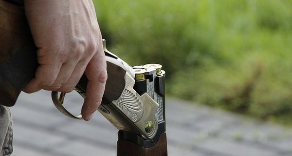 На Житомирщине 16-летний парень случайно выстрелил себе в грудь