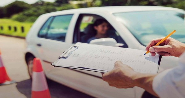 В Украине введут новые экзаменационные билеты для получения водительских прав