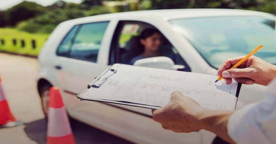 В Украине введут новые экзаменационные билеты для получения водительских прав