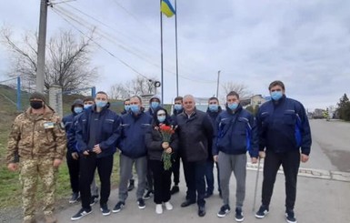 В Украину вернулись моряки, спасенные с затонувшего вблизи Румынии сухогруза 