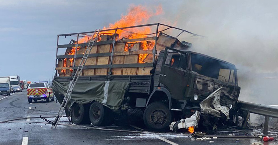 В Хмельницкой области военный грузовик попал в ДТП, есть погибшие