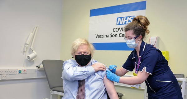 Британский премьер привился вакциной Oxford/AstraZeneca