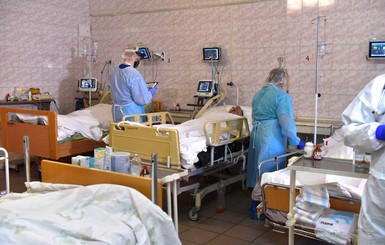В Украине впервые с начала пандемии – более 300 смертей от коронавируса за сутки
