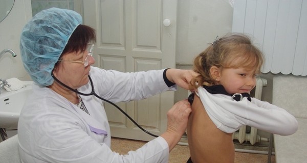 Верховный суд признал законным отстранение от занятий детей без прививок